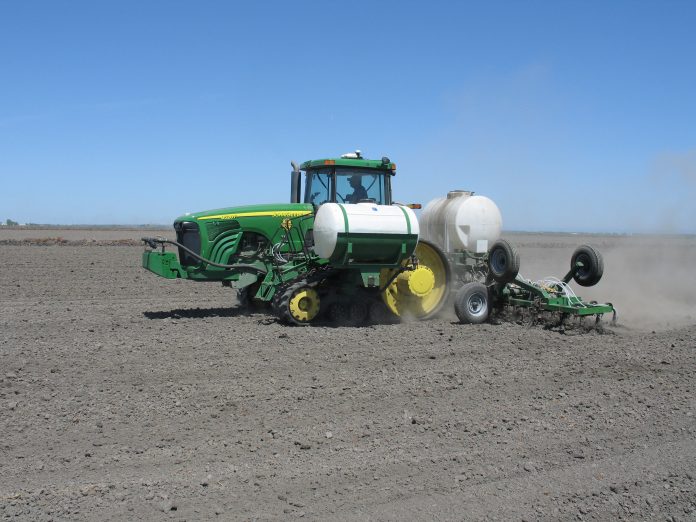 1-1-1 nitrogen app in rice field before flooding courtesy Bruce Linquist, UCCE